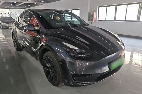 Tesla Model Y 2023, 2900 км, за 32220 USD