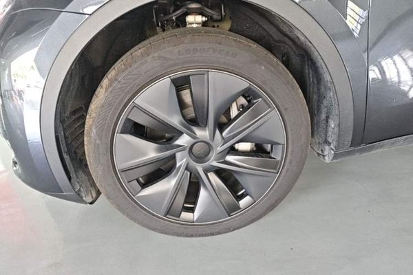 Tesla Model Y 2023, 2900 км, за 32220 USD - фото 8