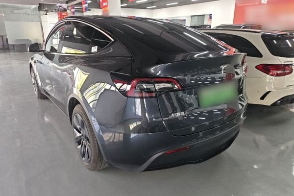 Tesla Model Y 2023, 2900 км, за 32220 USD