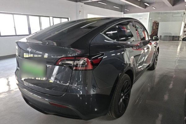Tesla Model Y 2023, 2900 км, за 32220 USD - фото 6