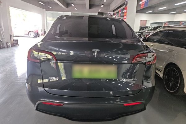 Tesla Model Y 2023, 2900 км, за 32220 USD