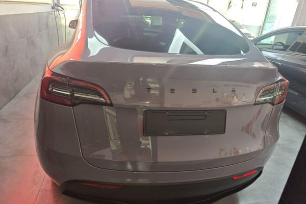 Tesla Model Y 2023, 61800 км, за 25855 USD