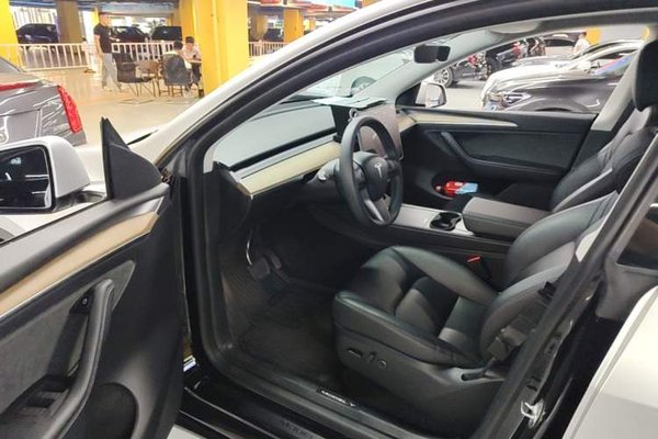 Tesla Model Y 2023, 41500 км, за 29559 USD - фото 9