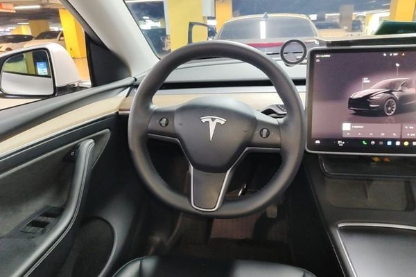 Tesla Model Y 2023, 41500 км, за 29559 USD