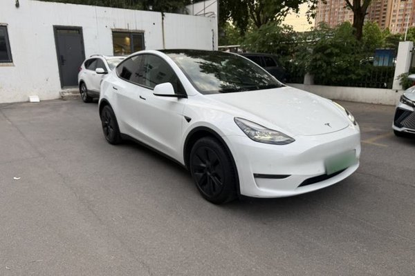 Tesla Model Y 2023, 48900 км, за 30063 USD