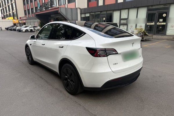 Tesla Model Y 2023, 48900 км, за 30063 USD