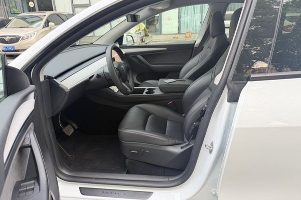 Tesla Model Y 2023, 48900 км, за 30063 USD - фото 13