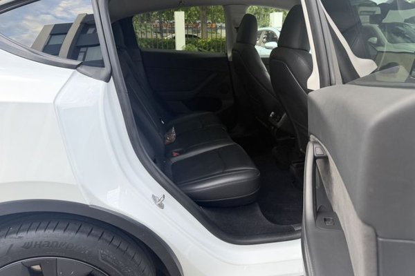 Tesla Model Y 2023, 48900 км, за 30063 USD - фото 16