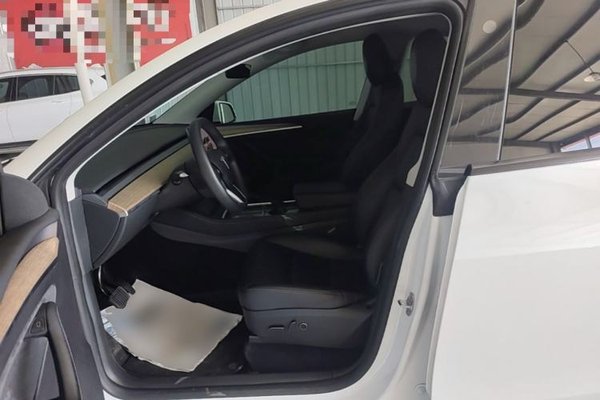 Tesla Model Y 2023, 61200 км, за 25796 USD - фото 13