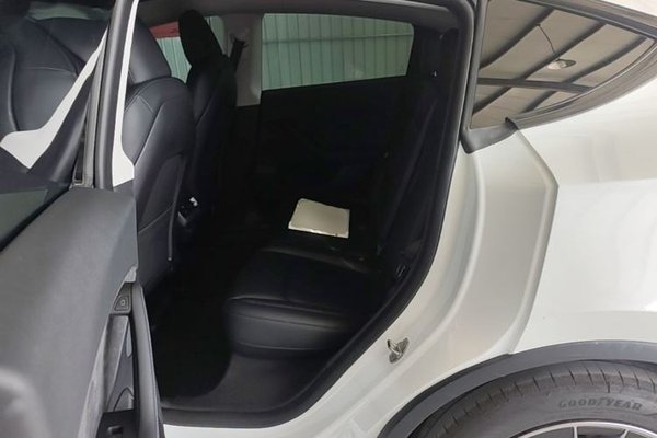 Tesla Model Y 2023, 61200 км, за 25796 USD - фото 16