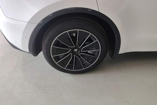 Tesla Model Y 2023, 61200 км, за 25796 USD - фото 7