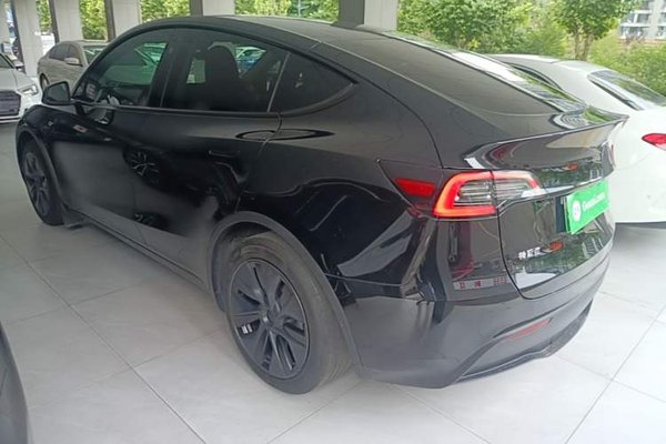 Tesla Model Y 2024, 56700 км, за 27628 USD
