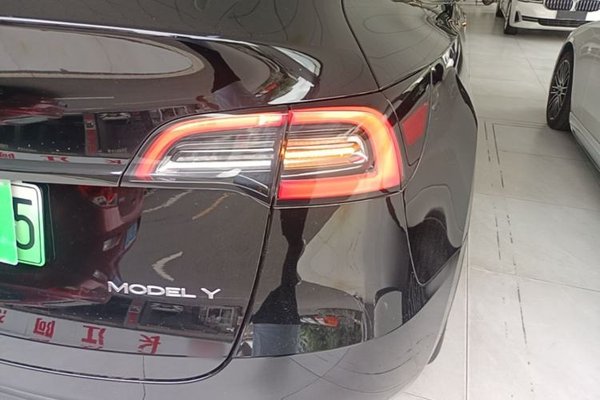 Tesla Model Y 2024, 56700 км, за 27628 USD - фото 9