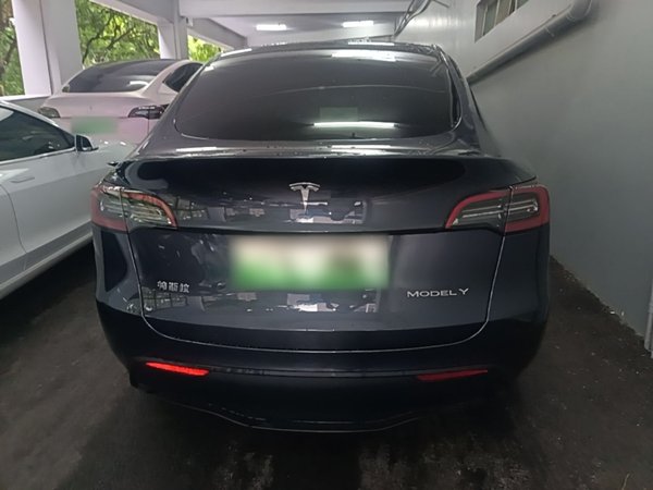 Tesla Model Y 2024, 13600 км, за 35449 USD
