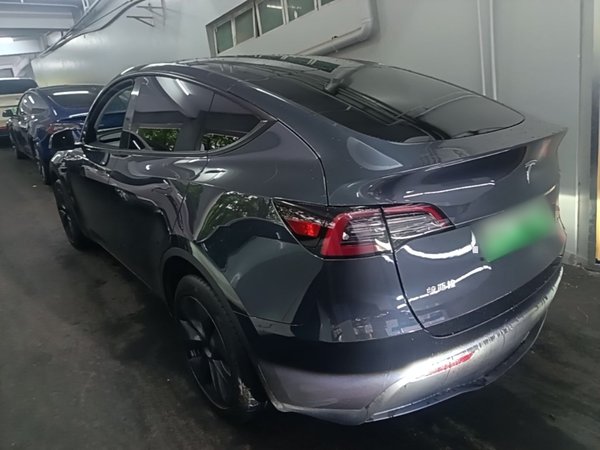 Tesla Model Y 2024, 13600 км, за 35449 USD