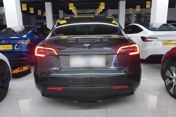 Tesla Model Y 2024, 15100 км, за 30791 USD