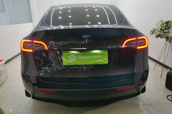 Tesla Model Y 2024, 28200 км, за 30532 USD
