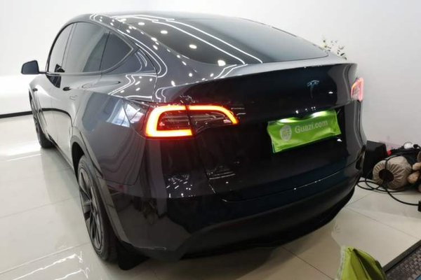 Tesla Model Y 2024, 28200 км, за 30532 USD