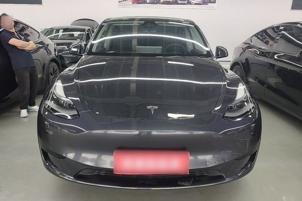 Tesla Model Y 2024, 41200 км, за 28432 USD