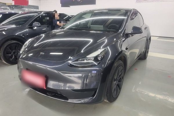 Tesla Model Y · 2024 год