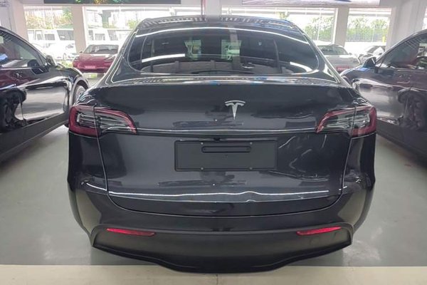 Tesla Model Y 2024, 41200 км, за 28432 USD