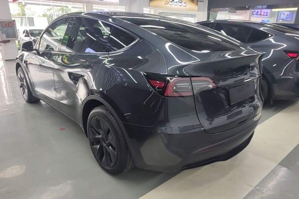 Tesla Model Y 2024, 41200 км, за 28432 USD