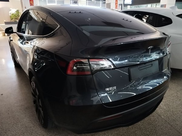Tesla Model Y 2024, 44200 км, за 29484 USD