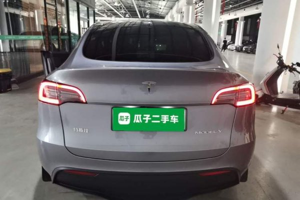 Tesla Model Y 2024, 49700 км, за 28944 USD