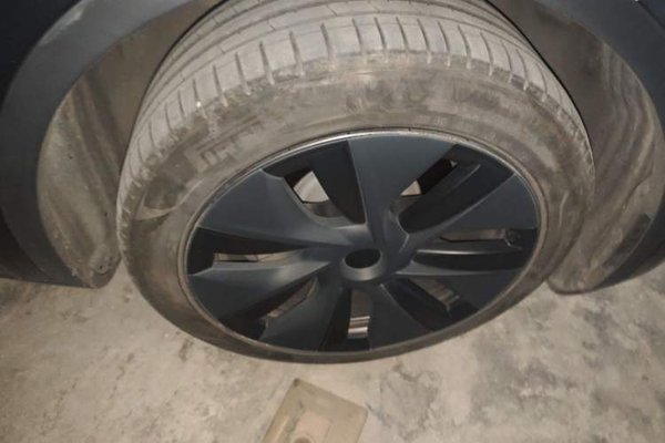 Tesla Model Y 2024, 85100 км, за 30724 USD