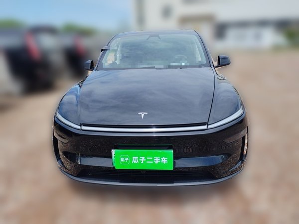 Tesla Model Y 2025, 12200 км, за 34152 USD