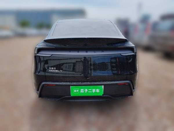 Tesla Model Y 2025, 12200 км, за 34152 USD