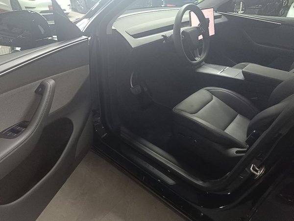 Tesla Model Y 2025, 14900 км, за 35820 USD - фото 9