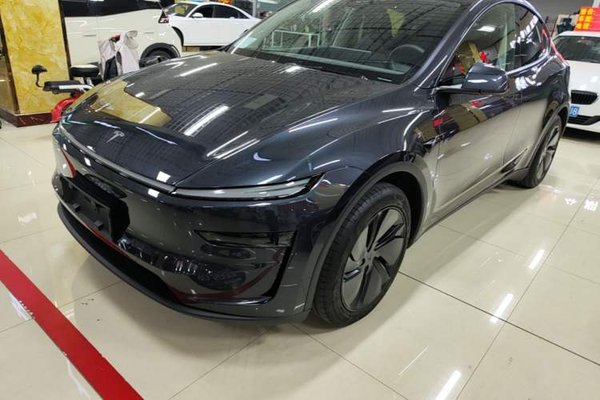 Tesla Model Y · 2025 год