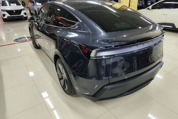 Tesla Model Y 2025, 14000 км, за 32859 USD