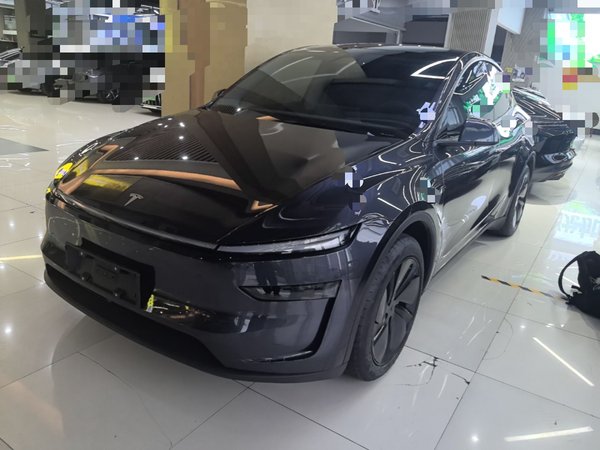Tesla Model Y · 2025 год