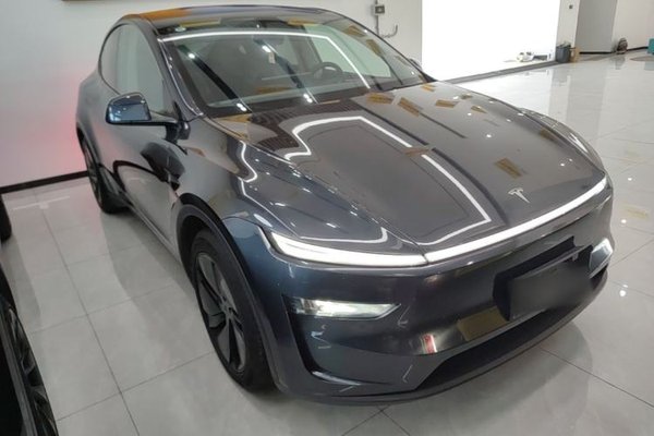 Tesla Model Y 2025, 18700 км, за 40126 USD