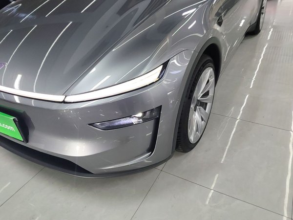 Tesla Model Y 2025, 8000 км, за 42025 USD - фото 9