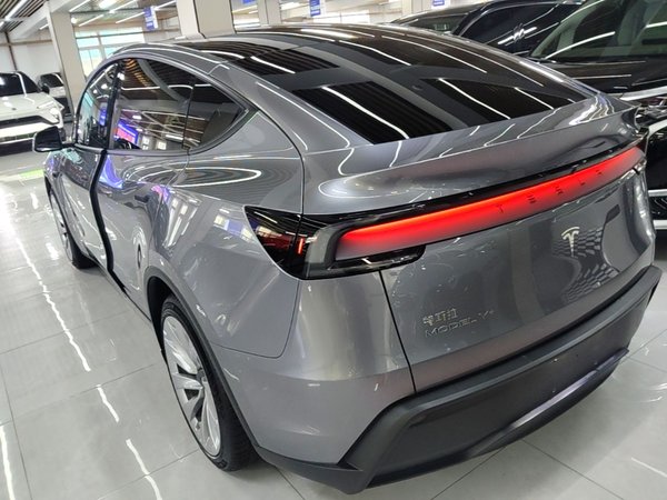 Tesla Model Y 2025, 8000 км, за 42025 USD