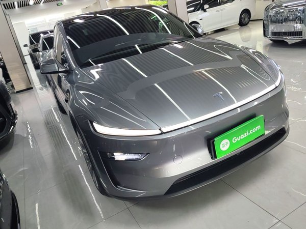 Tesla Model Y 2025, 8000 км, за 42025 USD