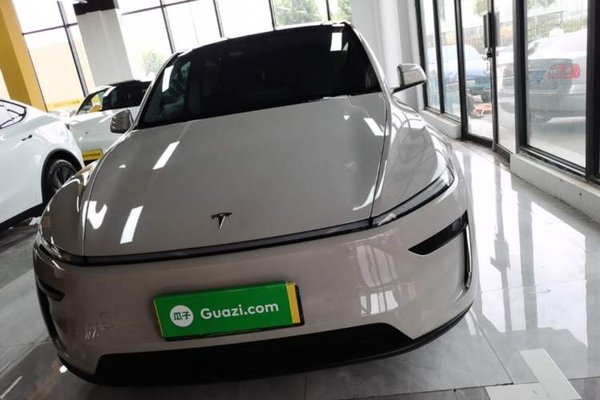 Tesla Model Y 2025, 21300 км, за 39926 USD
