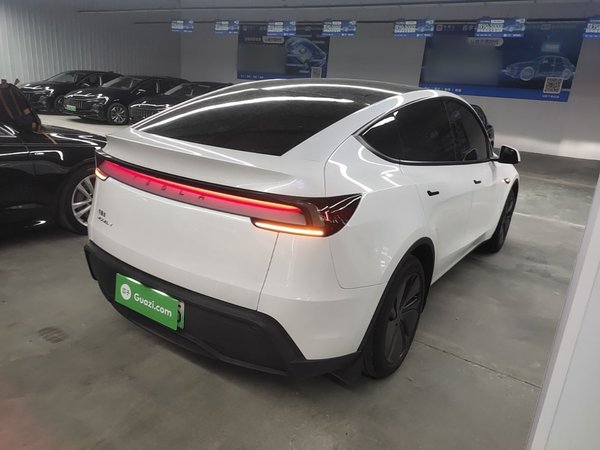 Tesla Model Y 2025, 17500 км, за 35158 USD