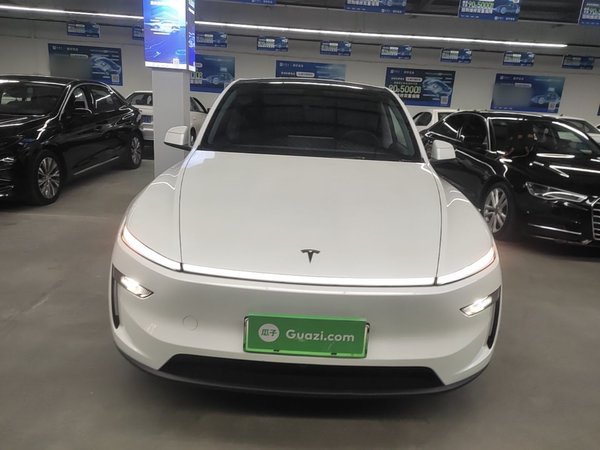 Tesla Model Y 2025, 17500 км, за 35158 USD