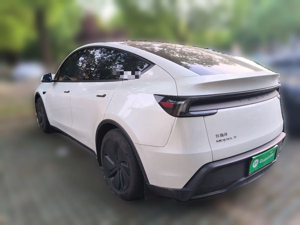 Tesla Model Y 2025, 21300 км, за 35379 USD