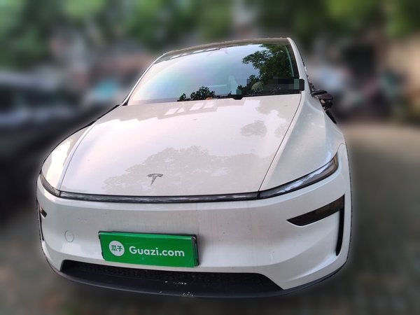 Tesla Model Y 2025, 21300 км, за 35379 USD