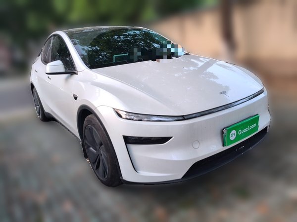 Tesla Model Y 2025, 21300 км, за 35379 USD