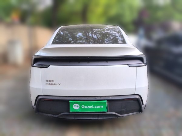 Tesla Model Y 2025, 21300 км, за 35379 USD