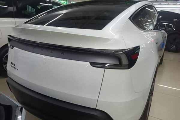 Tesla Model Y 2026, 200 км, за 37878 USD - фото 6