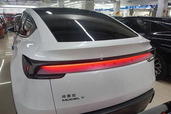 Tesla Model Y 2026, 200 км, за 37878 USD