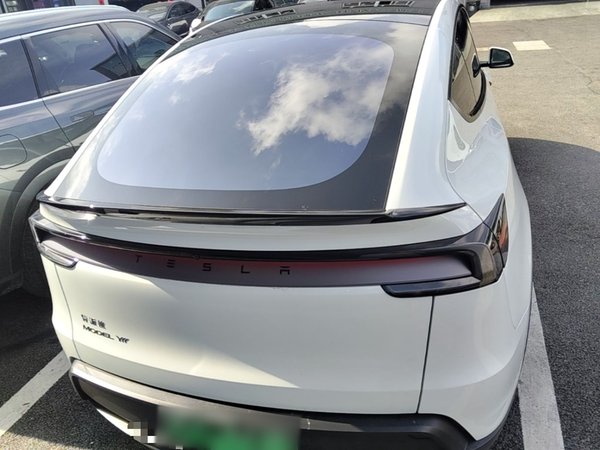 Tesla Model Y L 2025, 10300 км, за 46999 USD