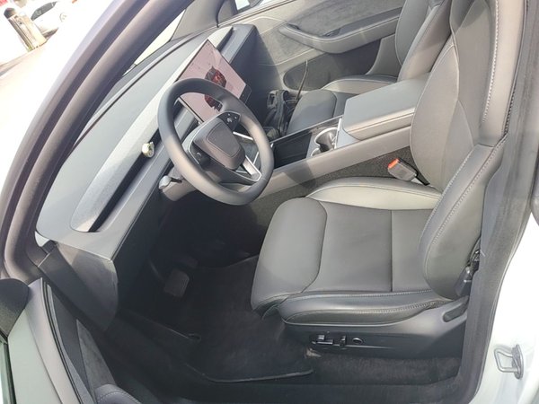 Tesla Model Y L 2025, 10300 км, за 46999 USD - фото 18